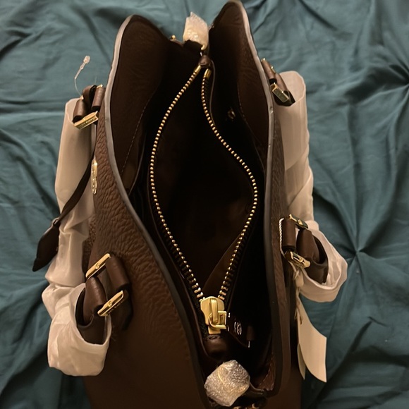 TORY BURCH
ROBINSON PEBBLED OPEN DOME SATCHEL - Picture 4 of 4